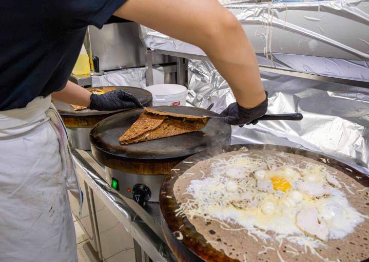 Crêpe à déguster sur une terrasse ensoleillée Rennes